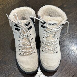 Skechers Cream Suede Lace-Up Kids Boots with Sherpa Lining size 6 GUC
